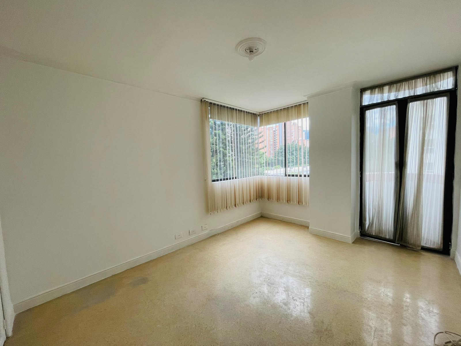 Apartamento en arriendo en LA AGUACATALA, 70 m², 2 alcobas, 2 baños