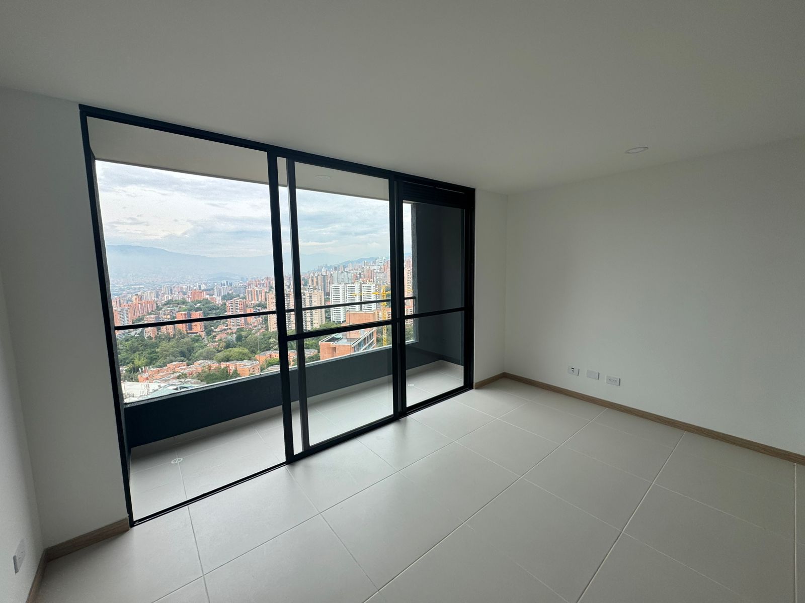 Apartamento en Arrendamiento en Colina Campestre, Envigado